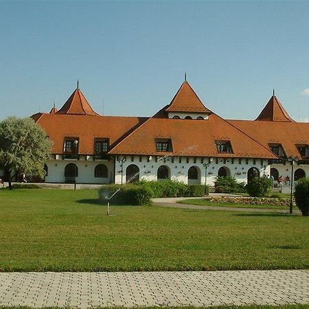 Hortobagy Club Hotel Kültér fotó