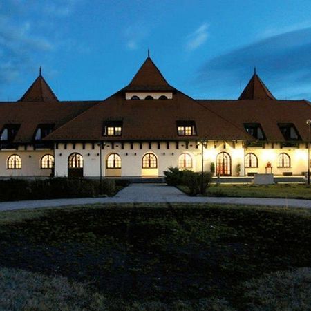 Hortobagy Club Hotel Kültér fotó