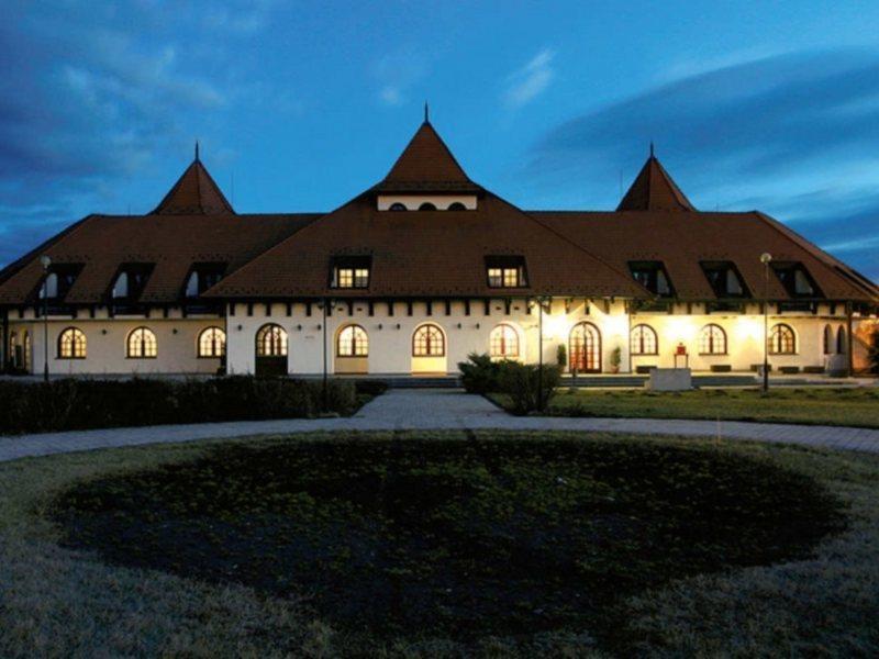 Hortobagy Club Hotel Kültér fotó